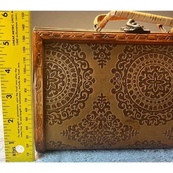 Vintage Wooden Bamboo Trim Purse Embossed Floral Design Rattan Handle Turn Lock. - Picture 4 of 5